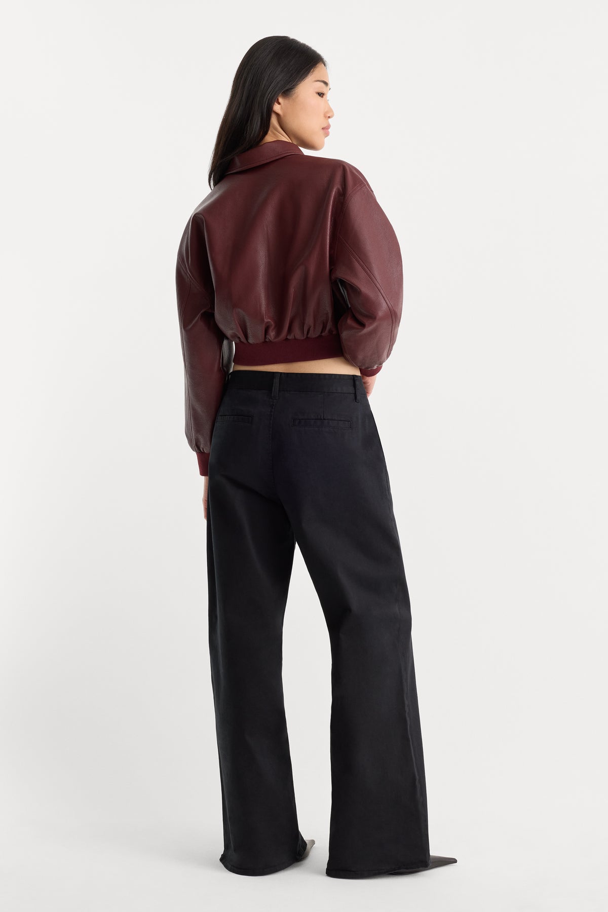 VINTAGE LOW SLUNG BAGGY TROUSER | BLACK001-5 | GOOD AMERICAN | MODEL
