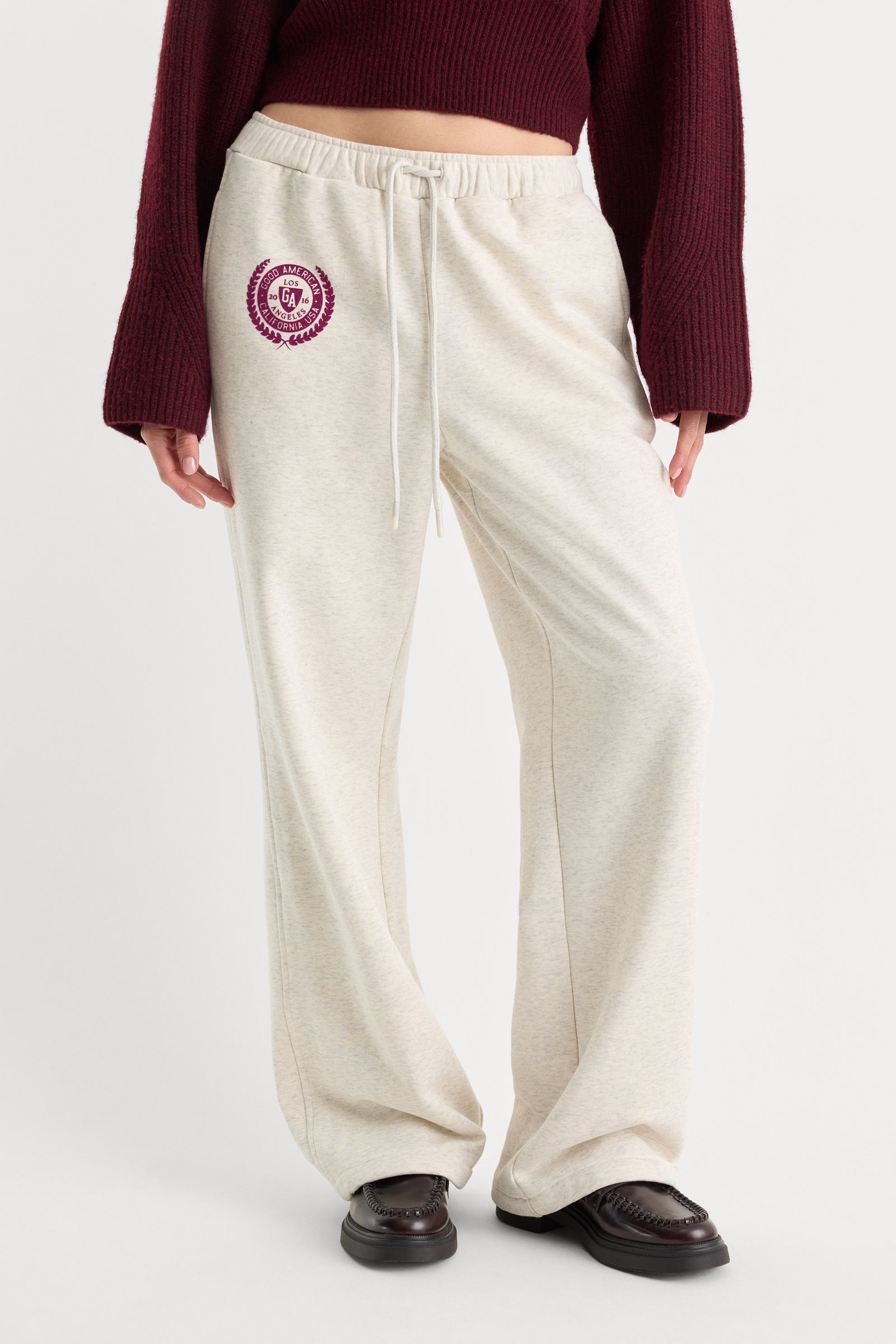 THE BRUSHED FLEECE SWEATPANT | OATMEAL-2 | GOOD AMERICAN | MODEL