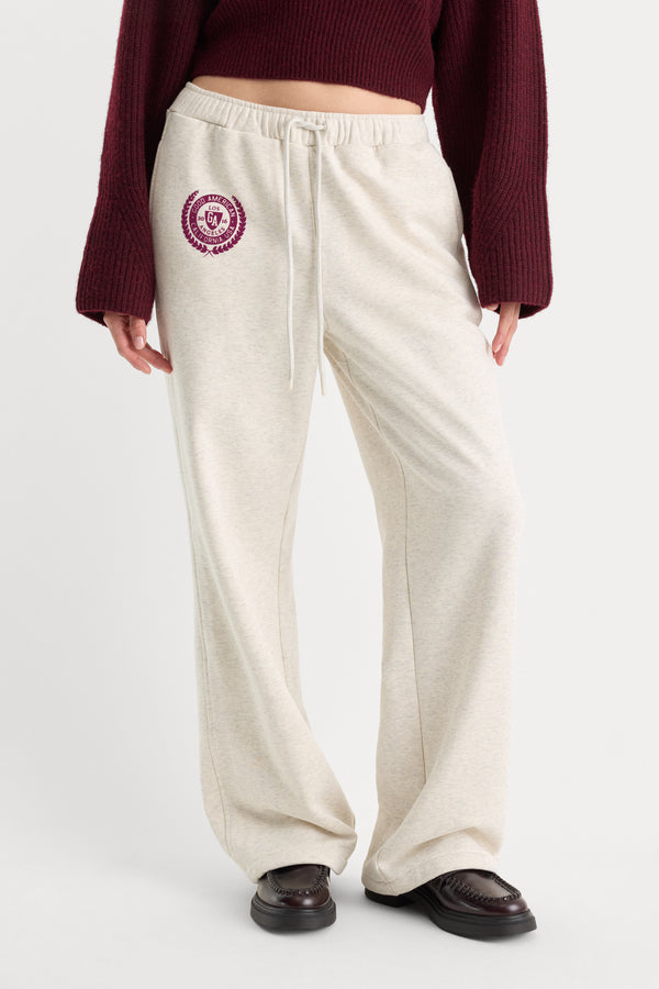 THE BRUSHED FLEECE SWEATPANT | OATMEAL-2 | GOOD AMERICAN | MODEL