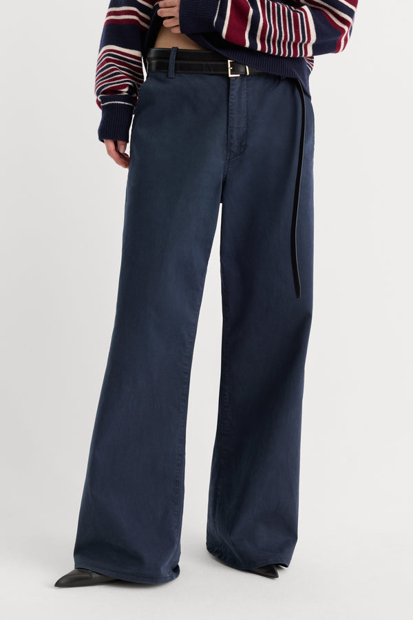 LOW SLUNG BAGGY TROUSER | NEW NAVY-2 | GOOD AMERICAN | MODEL