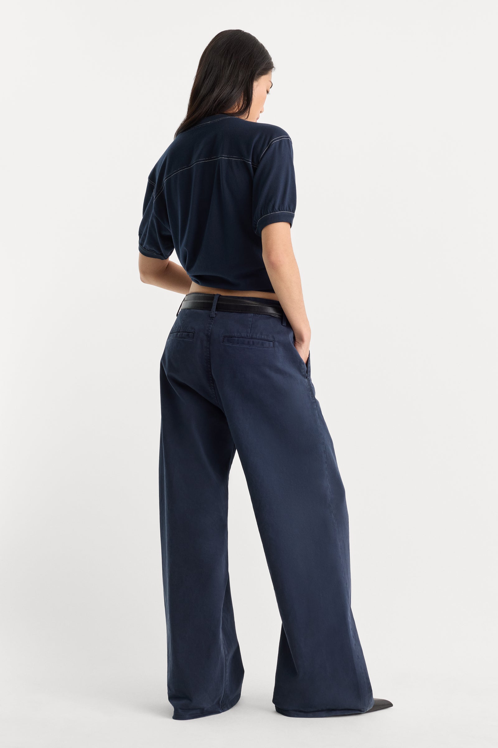 LOW SLUNG BAGGY TROUSER | NEW NAVY-5 | GOOD AMERICAN | MODEL