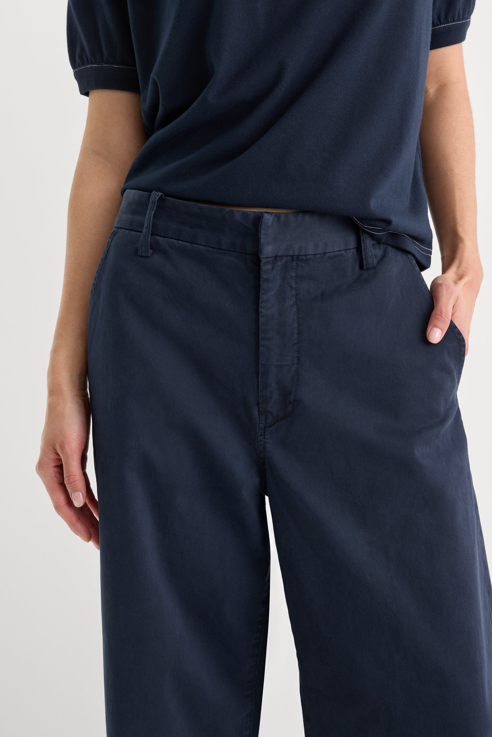 LOW SLUNG BAGGY TROUSER | NEW NAVY-4 | GOOD AMERICAN | MODEL