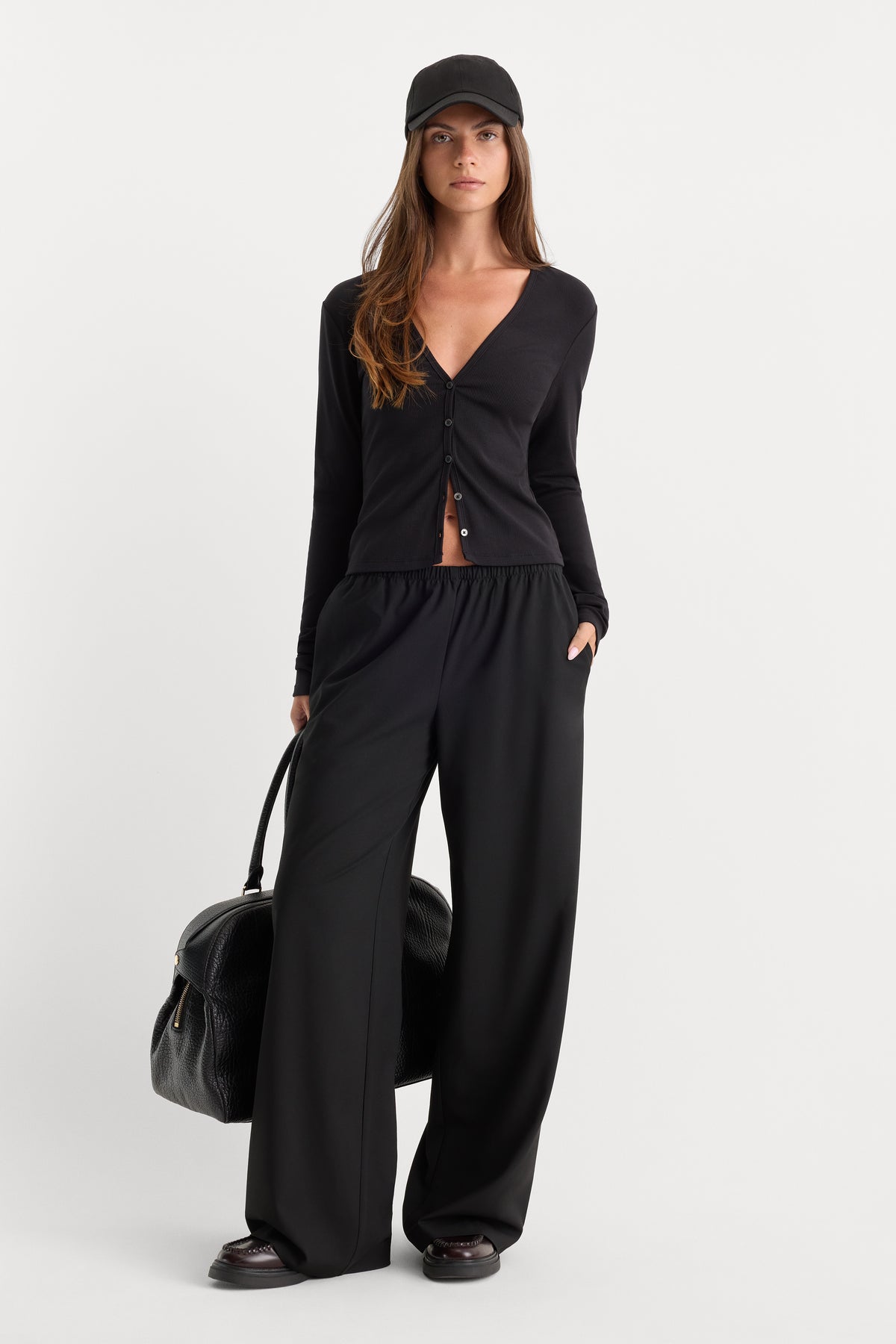 THE RIB V NECK CARDIGAN | BLACK-3 | GOOD AMERICAN | MODEL_A