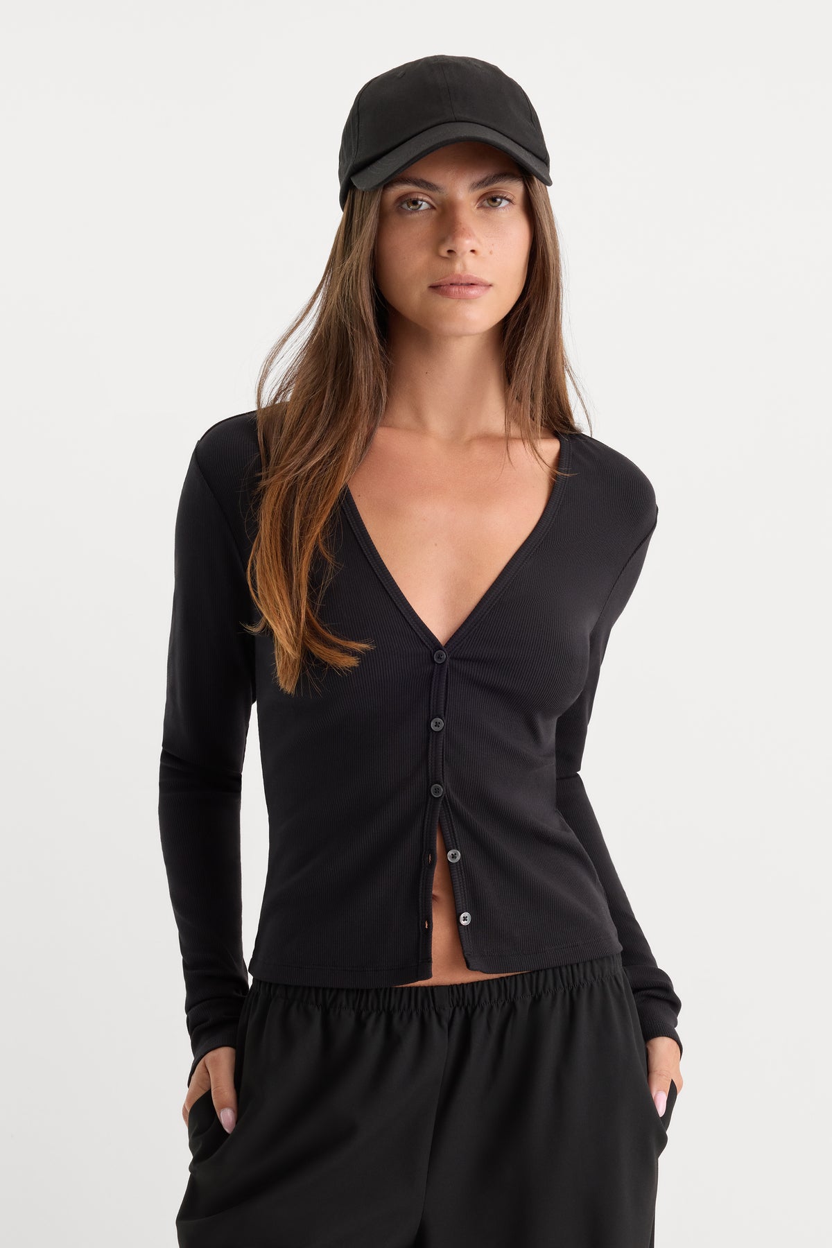 THE RIB V NECK CARDIGAN | BLACK-1 | GOOD AMERICAN | MODEL_A