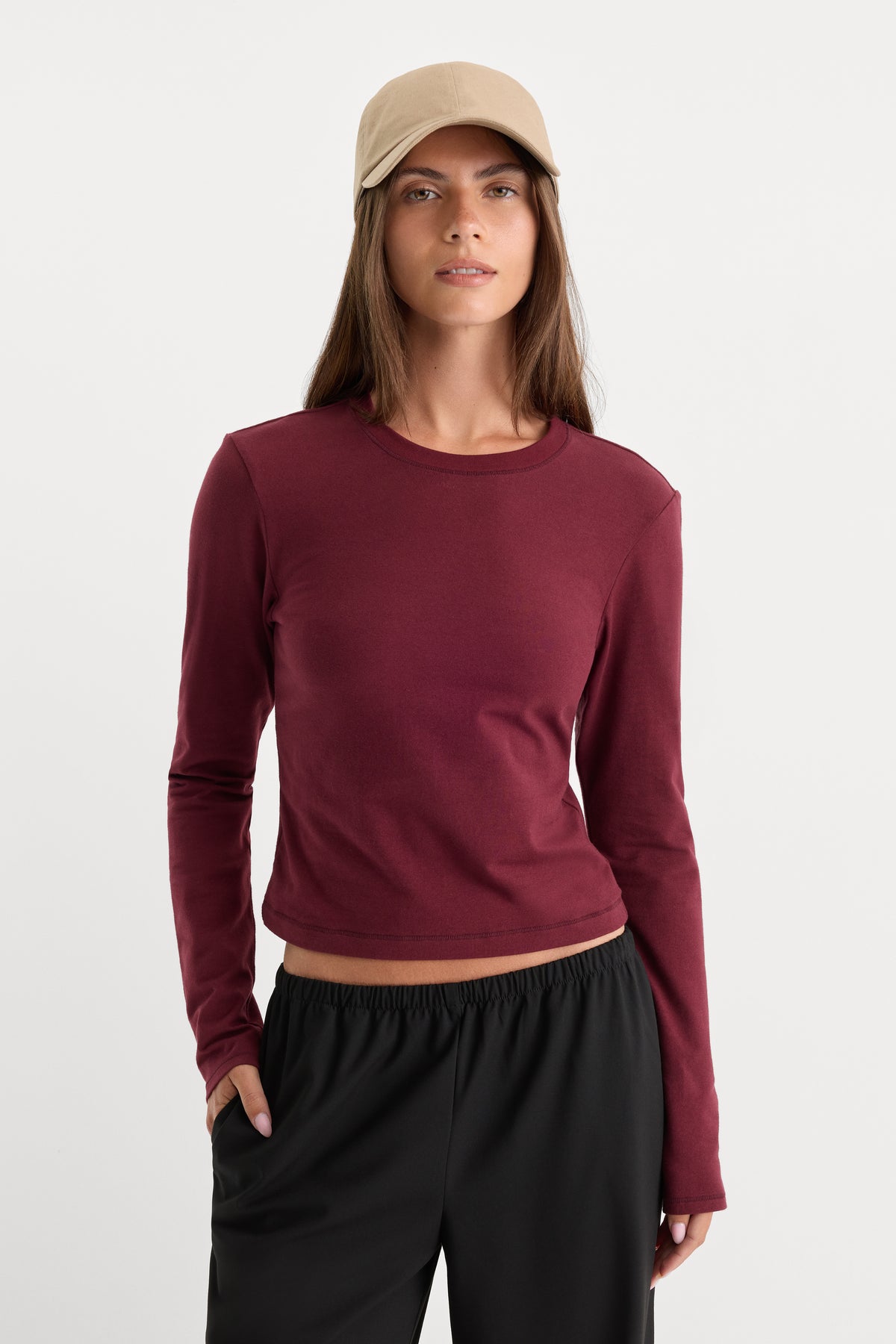 THE LONG SLEEVE BABY TEE | BERRY NOIR-1 | GOOD AMERICAN | MODEL_A