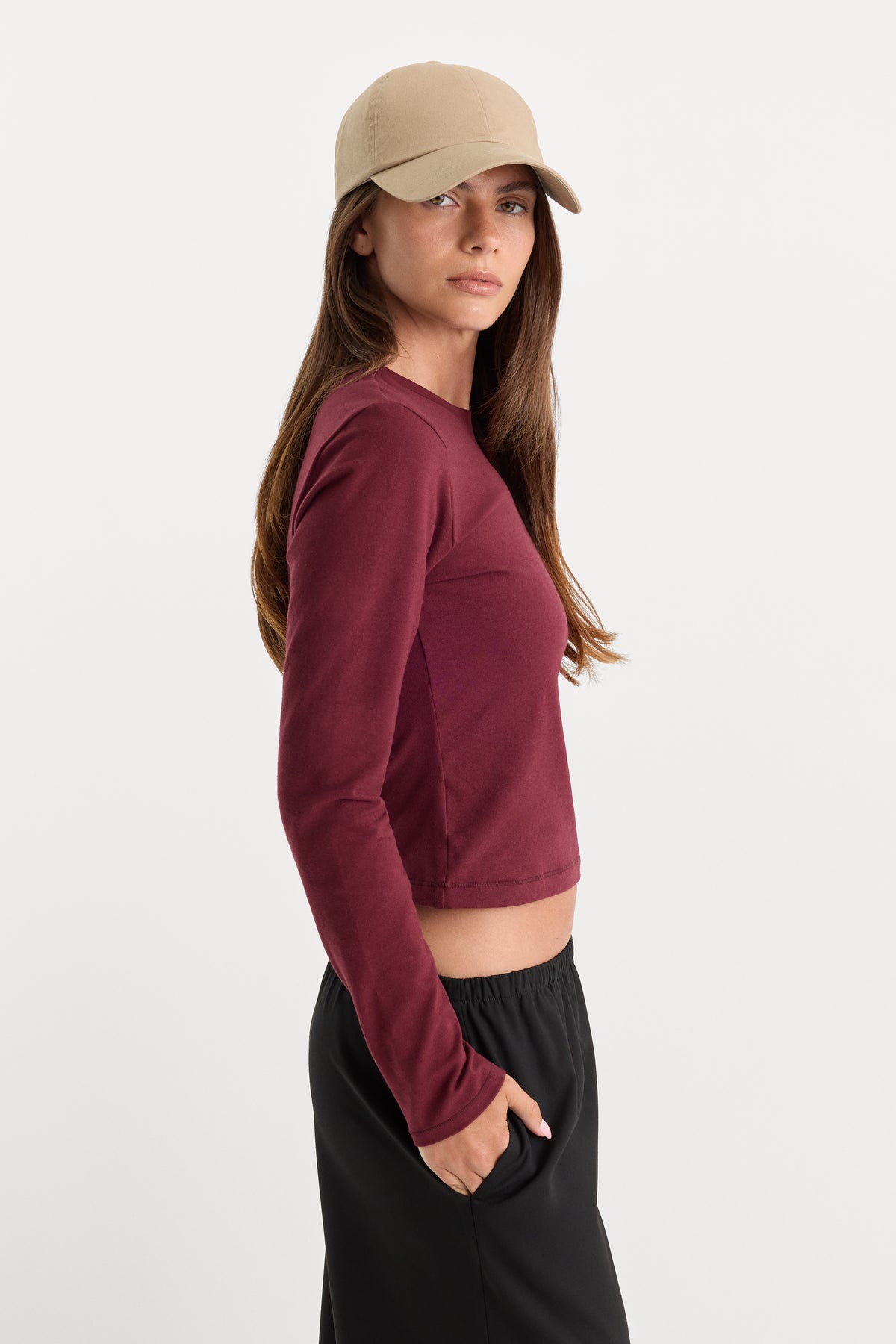 THE LONG SLEEVE BABY TEE | BERRY NOIR-2 | GOOD AMERICAN | MODEL_A