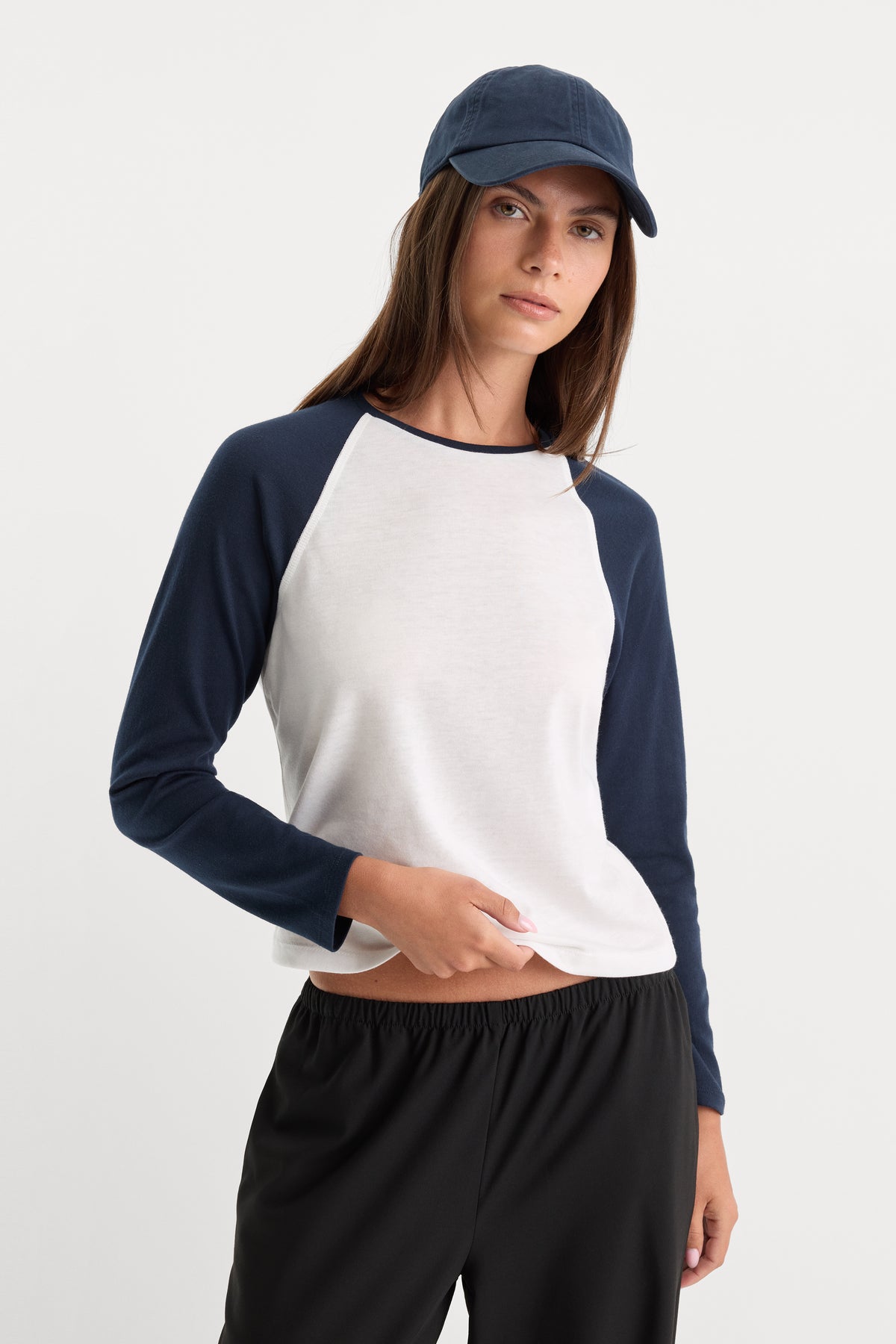 THE LONG SLEEVE RAGLAN TEE | CHALK-1 | GOOD AMERICAN | MODEL_A