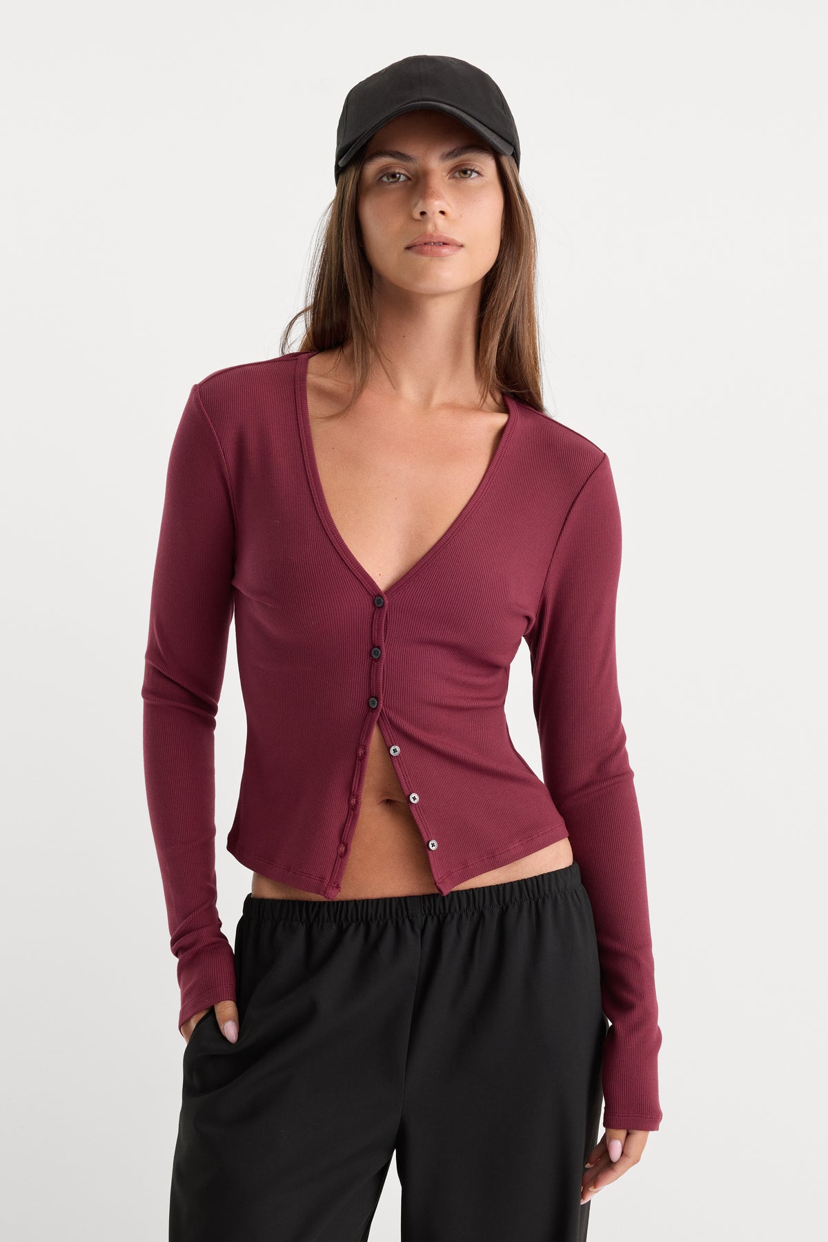 THE RIB V NECK CARDIGAN | BERRY NOIR-1 | GOOD AMERICAN | MODEL_A