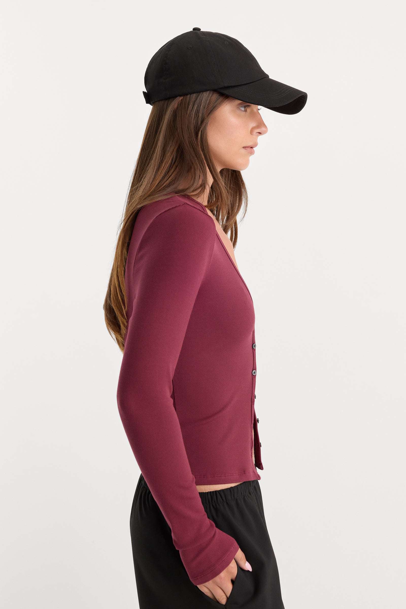 THE RIB V NECK CARDIGAN | BERRY NOIR