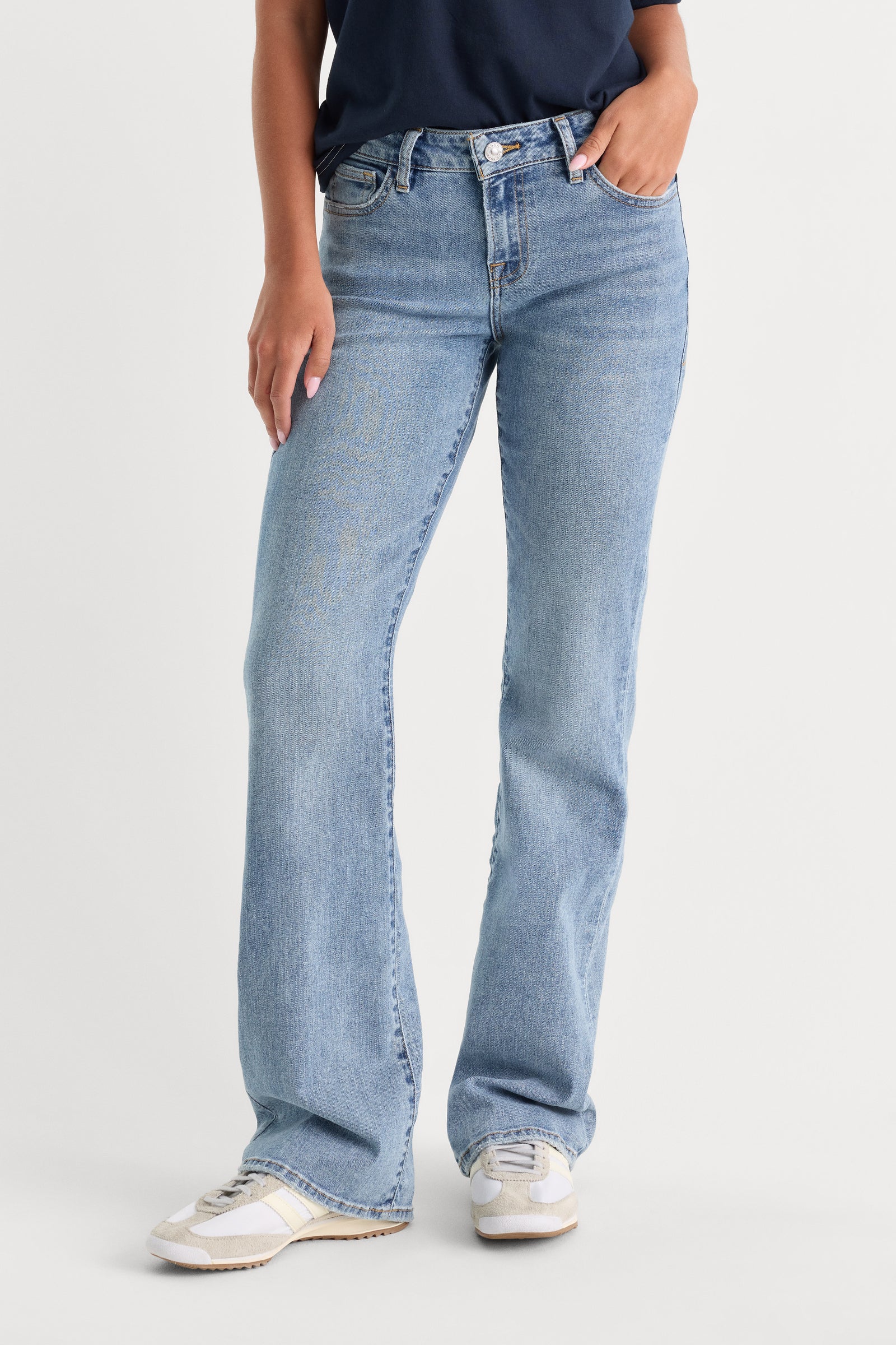 GOOD LOW RISE BOOTCUT JEANS | WHISPER