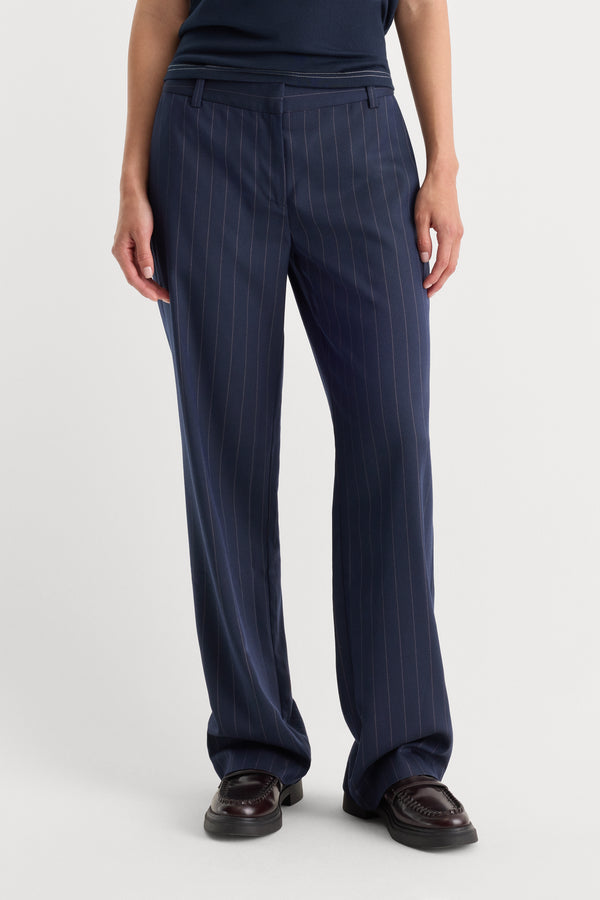 THE LOW RISE STRAIGHT LEG TROUSER | NAVY PINSTRIPE-3 | GOOD AMERICAN | MODEL