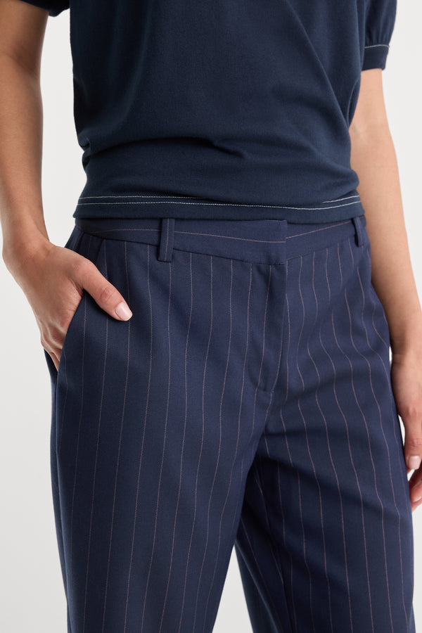 THE LOW RISE STRAIGHT LEG TROUSER | NAVY PINSTRIPE-2 | GOOD AMERICAN | MODEL