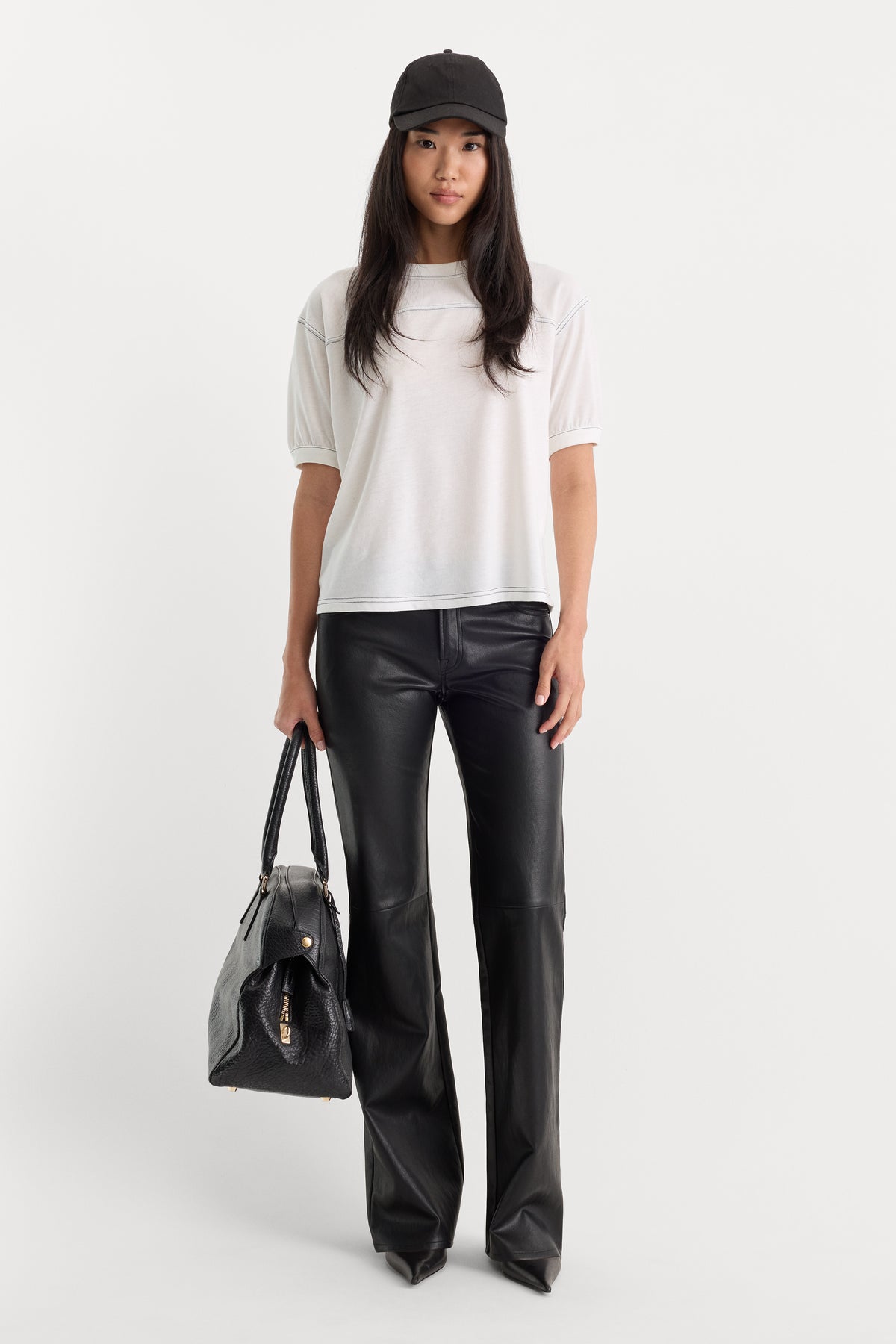 BETTER THAN LEATHER LOW RISE BOOTCUT | BLACK001-1 | GOOD AMERICAN | MODEL