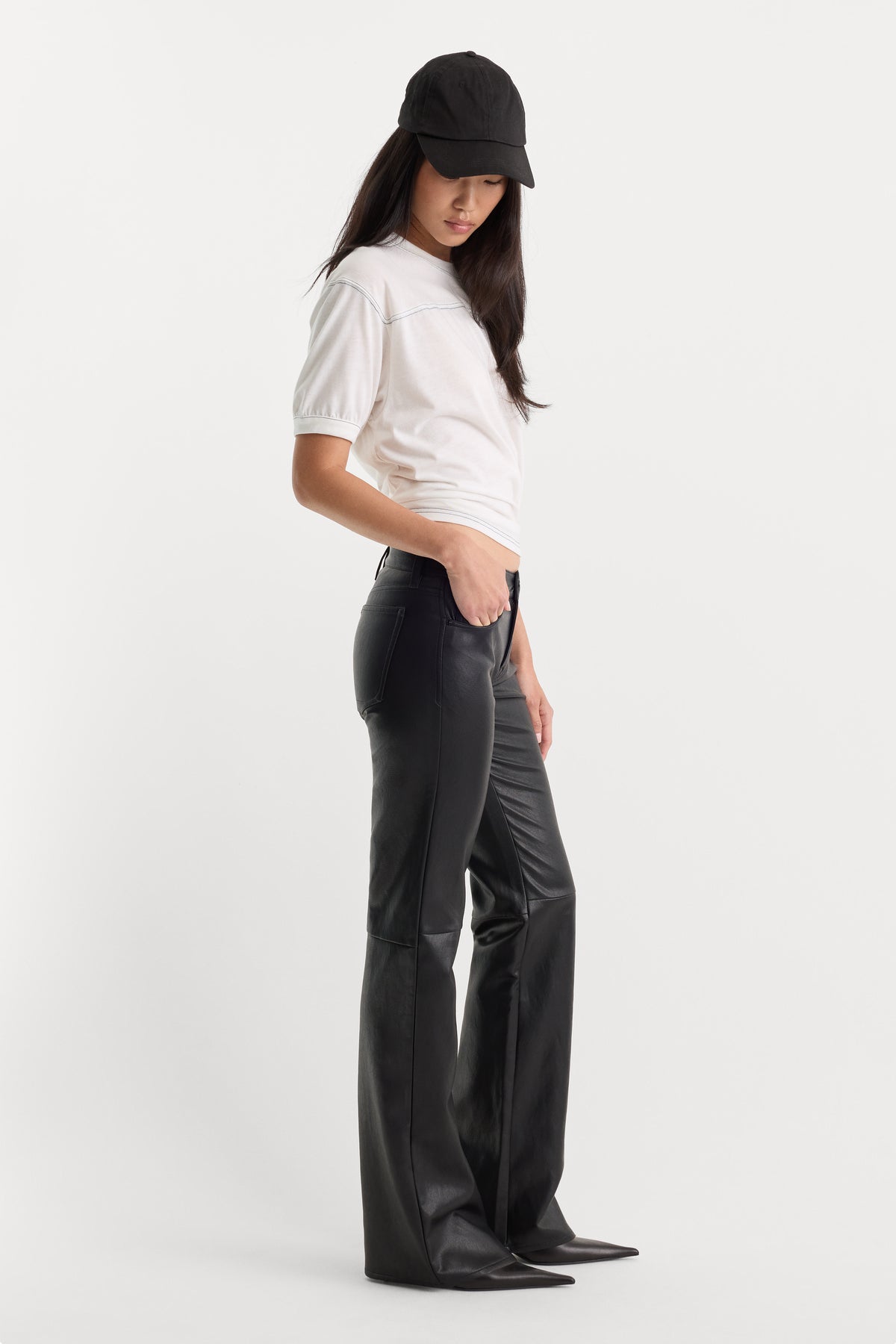 BETTER THAN LEATHER LOW RISE BOOTCUT | BLACK001-4 | GOOD AMERICAN | MODEL