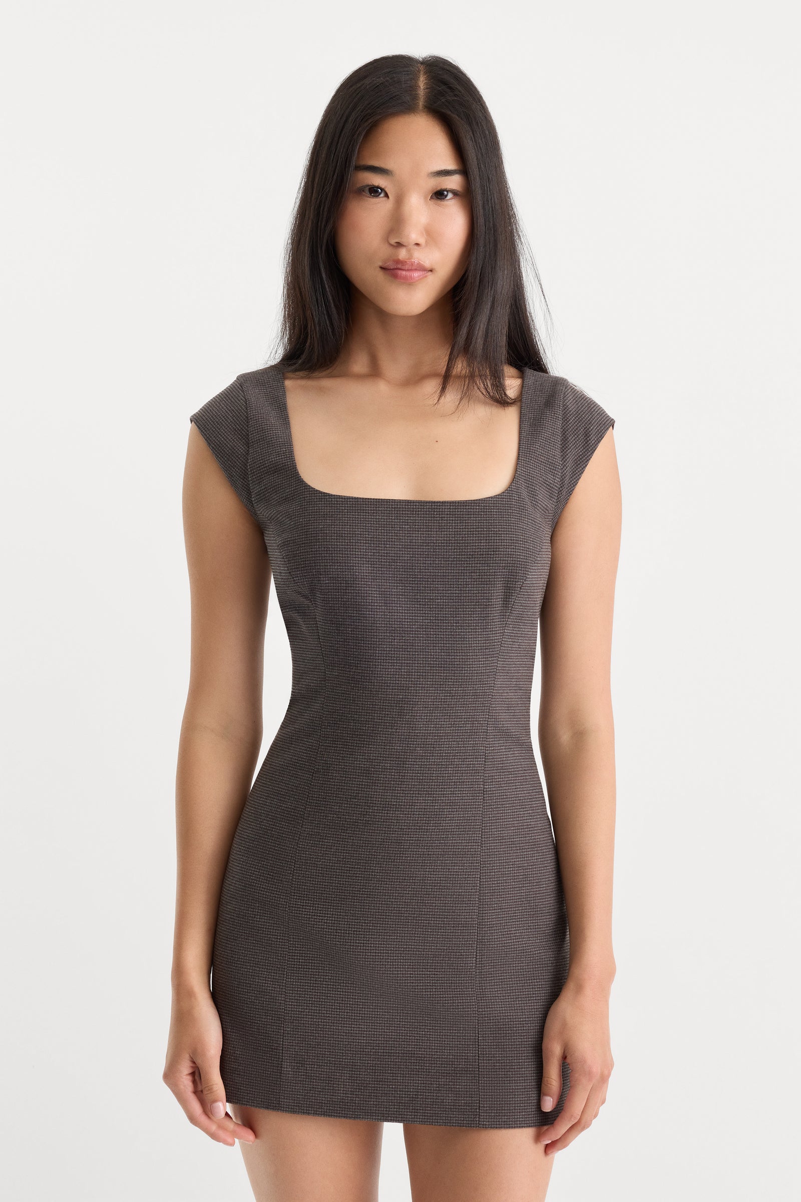 THE CAP SLEEVE MINI DRESS | CHARCOAL MINI HOUNDSTOOTH-1 | GOOD AMERICAN | MODEL