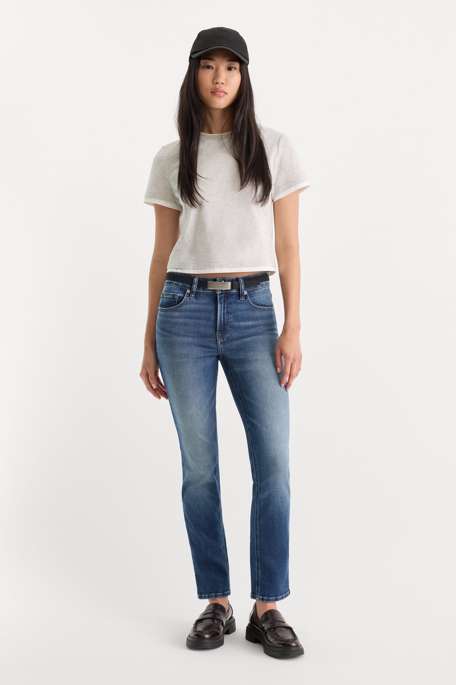 MID RISE CIGARETTE JEANS | NEWCREST-1 | GOOD AMERICAN | MODEL