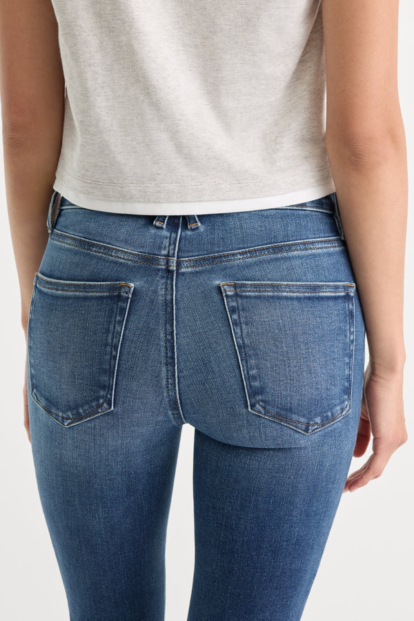 MID RISE CIGARETTE JEANS | NEWCREST-6 | GOOD AMERICAN | MODEL