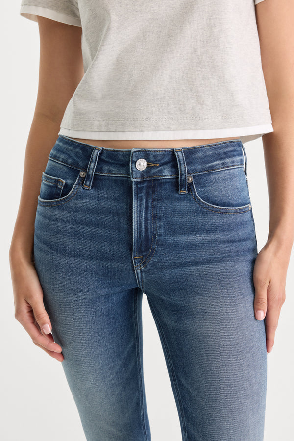 MID RISE CIGARETTE JEANS | NEWCREST-4 | GOOD AMERICAN | MODEL