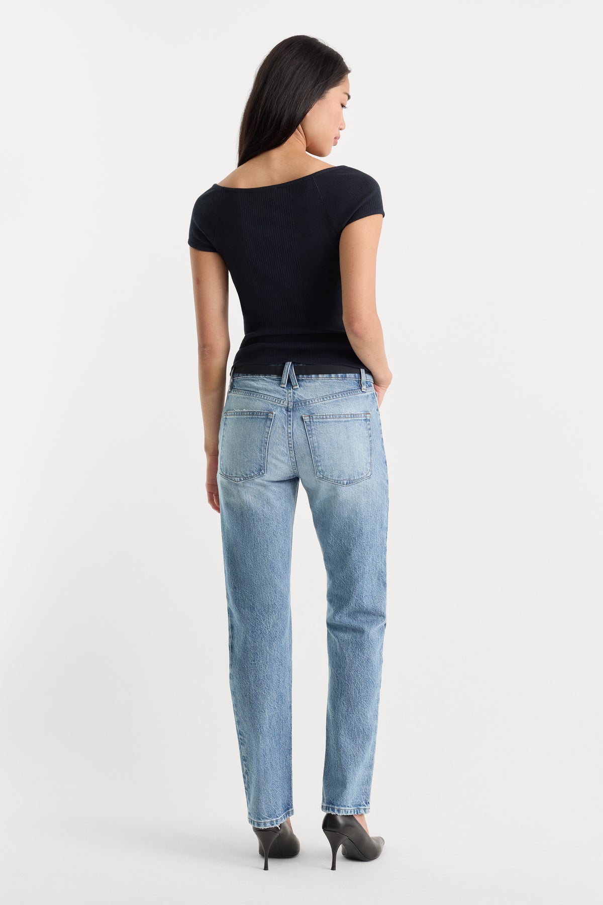 VINTAGE STRAIGHT ANKLE JEANS | CREEK-4 | GOOD AMERICAN | MODEL