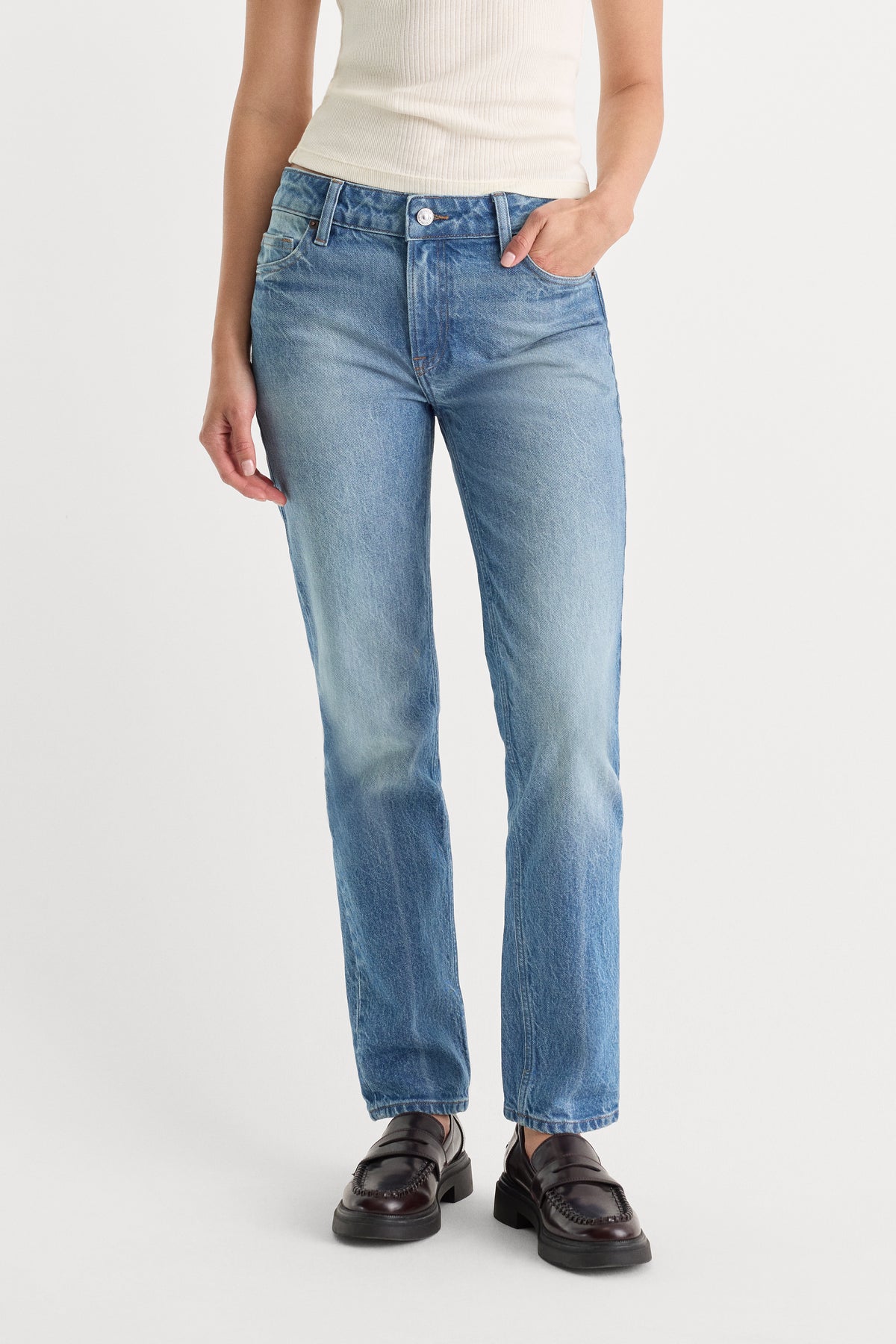 VINTAGE CIGARETTE JEANS | ELOWEN-3 | GOOD AMERICAN | MODEL_A