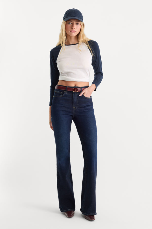 GOOD LEGS FLARE JEANS | INDIGO1308-3 | GOOD AMERICAN | MODEL