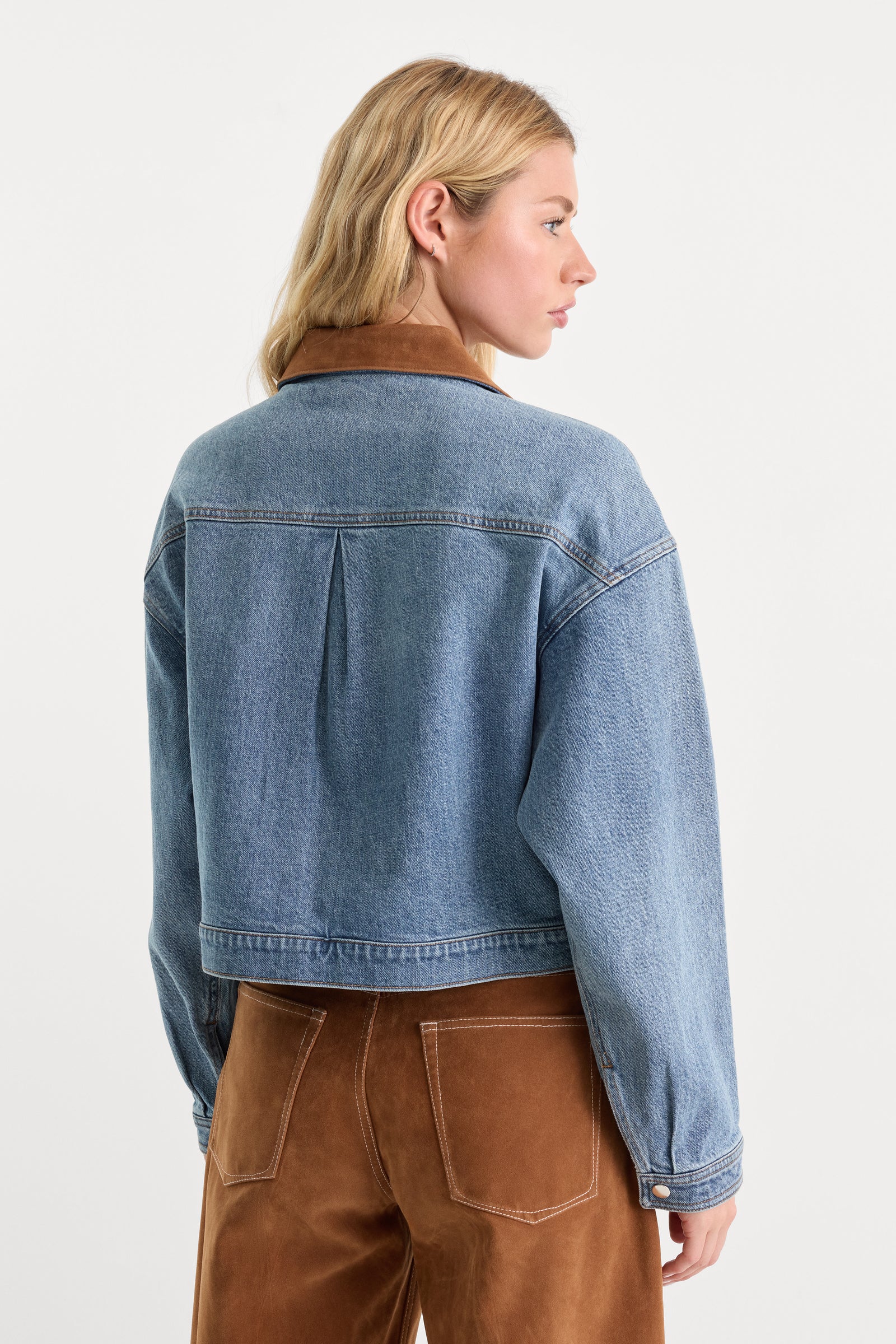THE DENIM SWING CROPPED JACKET | AMBER