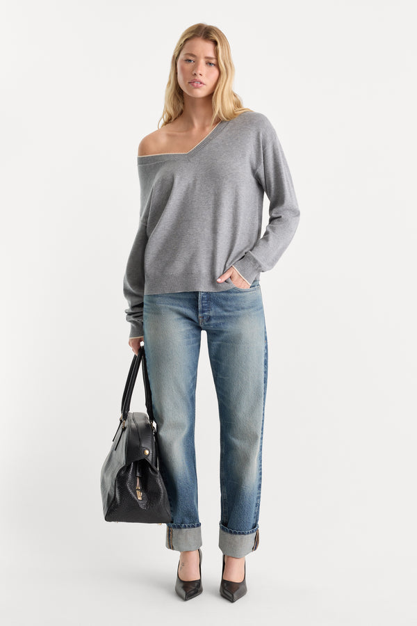 THE COZY V NECK SWEATER | HEATHER GREY001