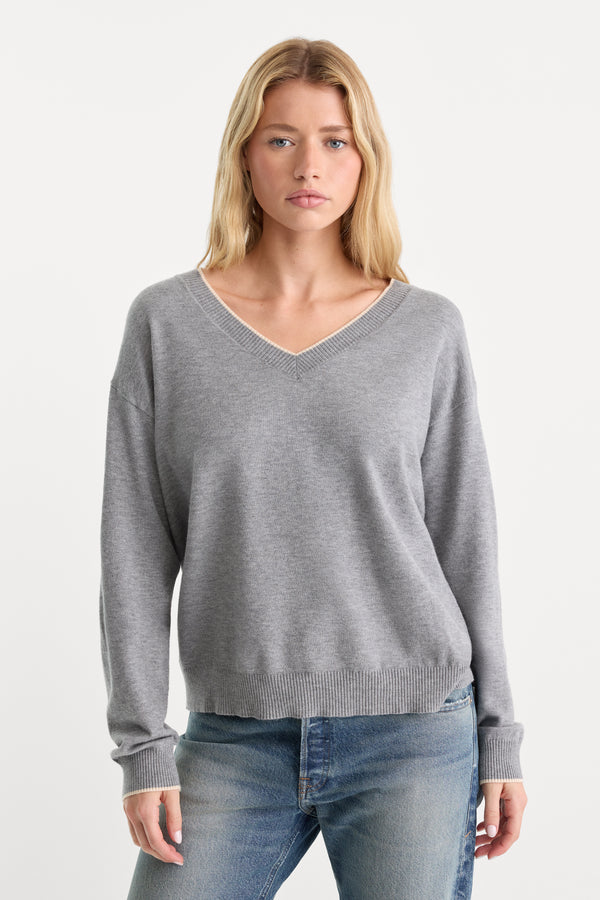THE COZY V NECK SWEATER | HEATHER GREY001