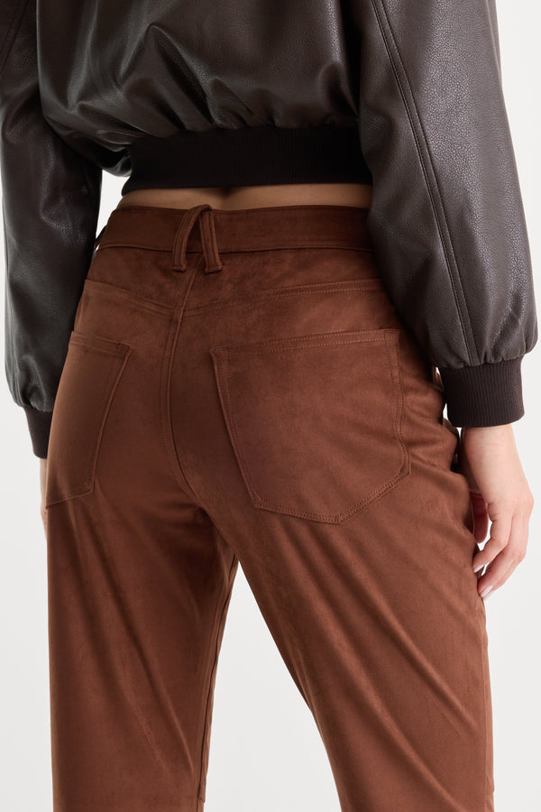 BETTER THAN SUEDE GOOD CLASSIC BOOTCUT PANT | CAFE CLAY-5 | GOOD AMERICAN | MODEL