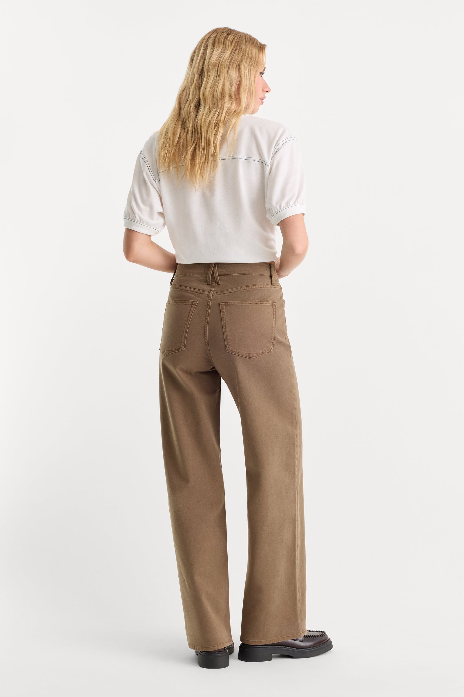 TWILL VINTAGE WIDE | TEA BARK-5 | GOOD AMERICAN | MODEL