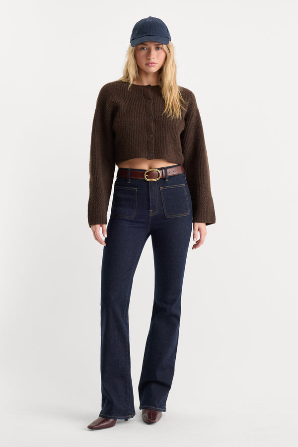 ALWAYS FITS PATCH POCKET GOOD CLASSIC BOOTCUT JEANS | DENETHICBLUE04-1 | GOOD AMERICAN | MODEL