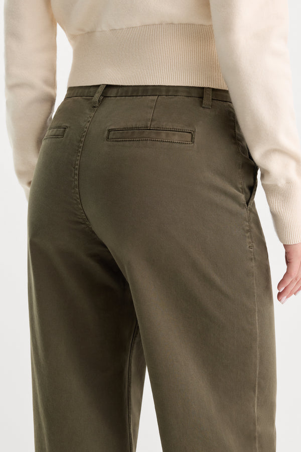 LOW SLUNG BAGGY TROUSER | WASHED FATIGUE GREEN-6 | GOOD AMERICAN | MODEL