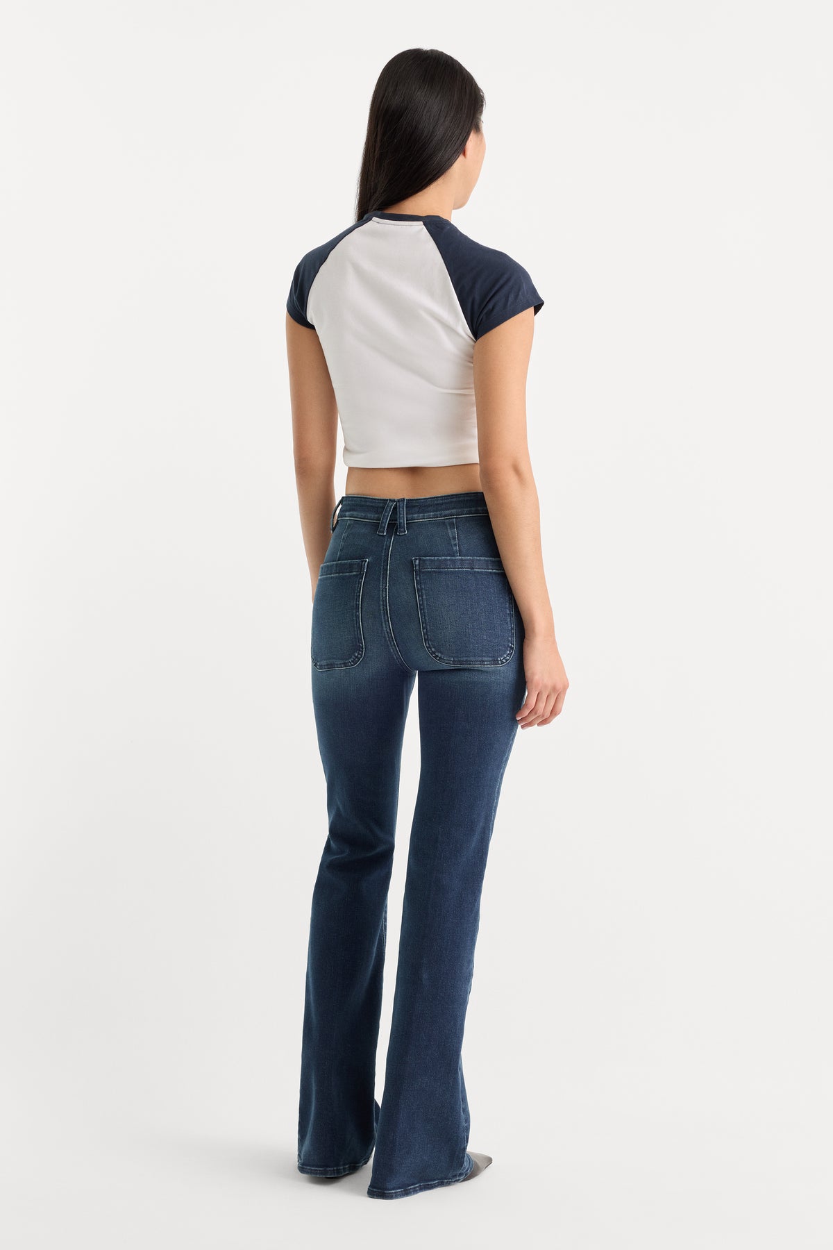 SOFT TECH GOOD PETITE FLARE JEANS | LYRICAL-6 | GOOD AMERICAN | MODEL_A