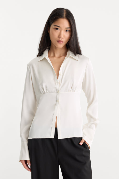 THE SATIN FEMME SHIRT | CHALK-1 | GOOD AMERICAN | MODEL