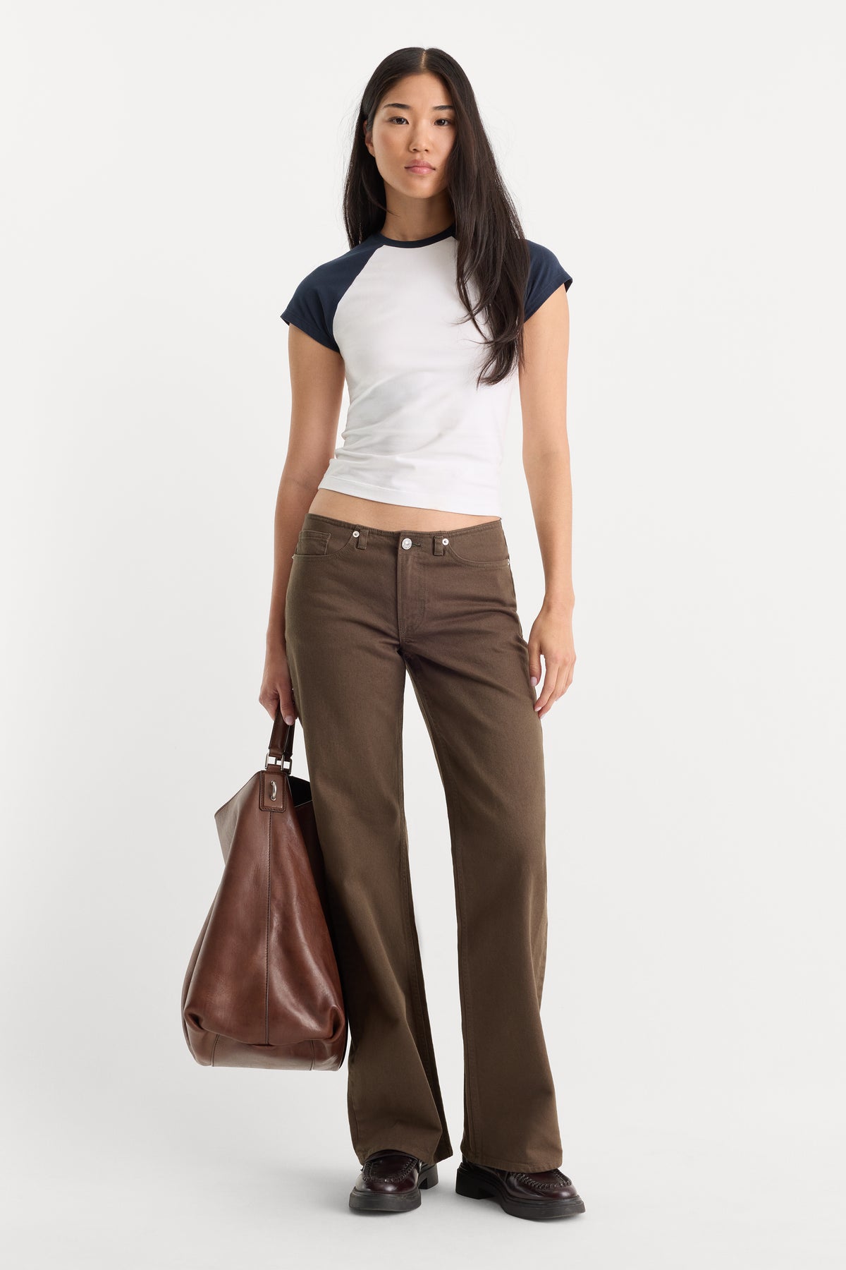 GHOST WAIST LOW LOOSE JEANS | CEDARWOOD-1 | GOOD AMERICAN | MODEL_A