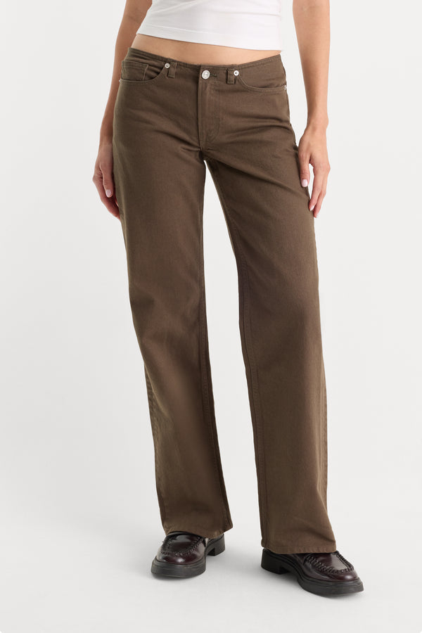 GHOST WAIST LOW LOOSE JEANS | CEDARWOOD-4 | GOOD AMERICAN | MODEL_A