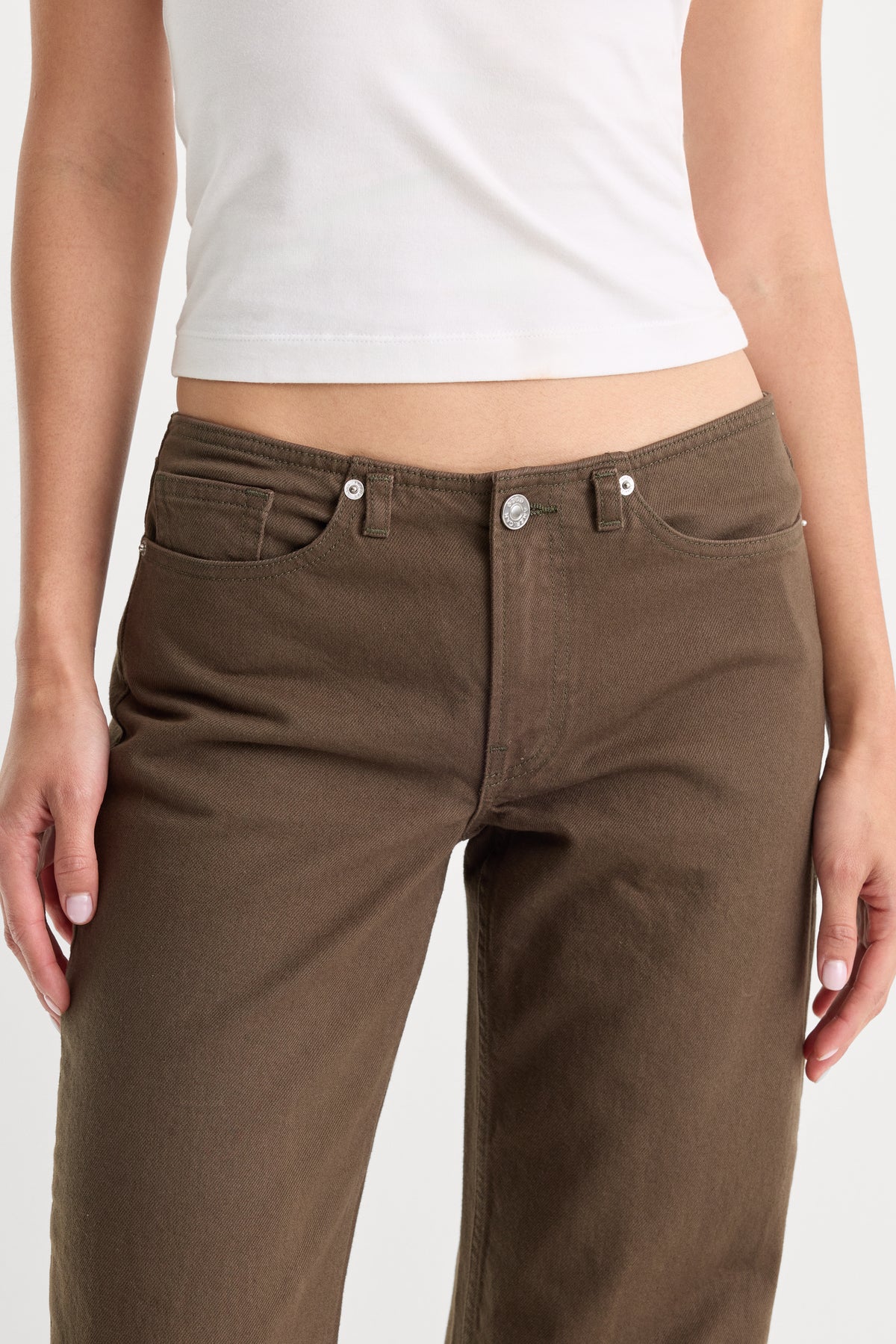 GHOST WAIST LOW LOOSE JEANS | CEDARWOOD-3 | GOOD AMERICAN | MODEL_A