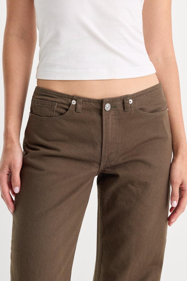 GHOST WAIST LOW LOOSE JEANS | CEDARWOOD-3 | GOOD AMERICAN | MODEL_A