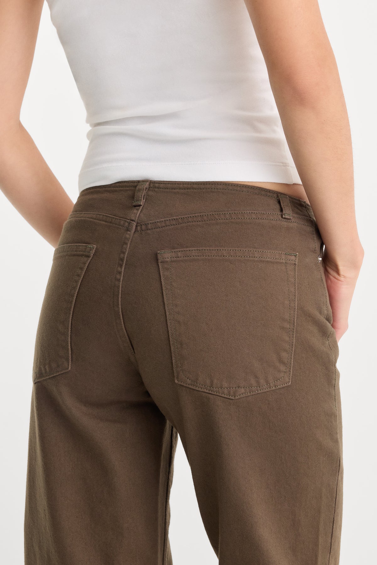 GHOST WAIST LOW LOOSE JEANS | CEDARWOOD-6 | GOOD AMERICAN | MODEL_A