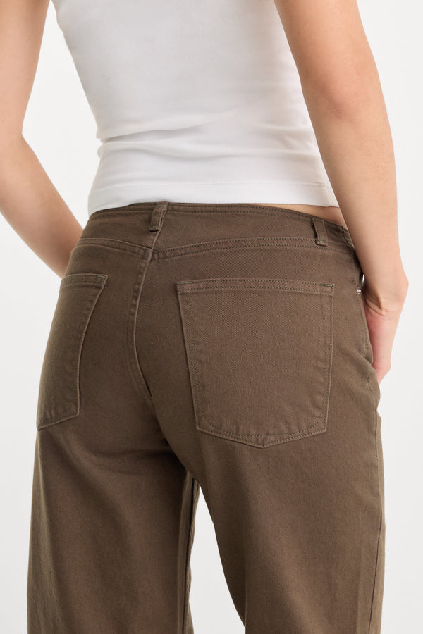 GHOST WAIST LOW LOOSE JEANS | CEDARWOOD-6 | GOOD AMERICAN | MODEL_A