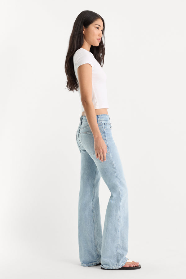 VINTAGE LOW RISE BOOTCUT JEANS | INDIGO1220-3 | GOOD AMERICAN | MODEL