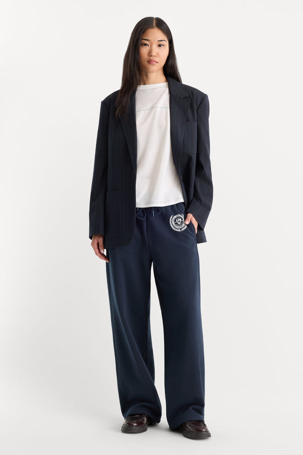 THE BRUSHED FLEECE SWEATPANT | NEW NAVY-1 | GOOD AMERICAN | MODEL