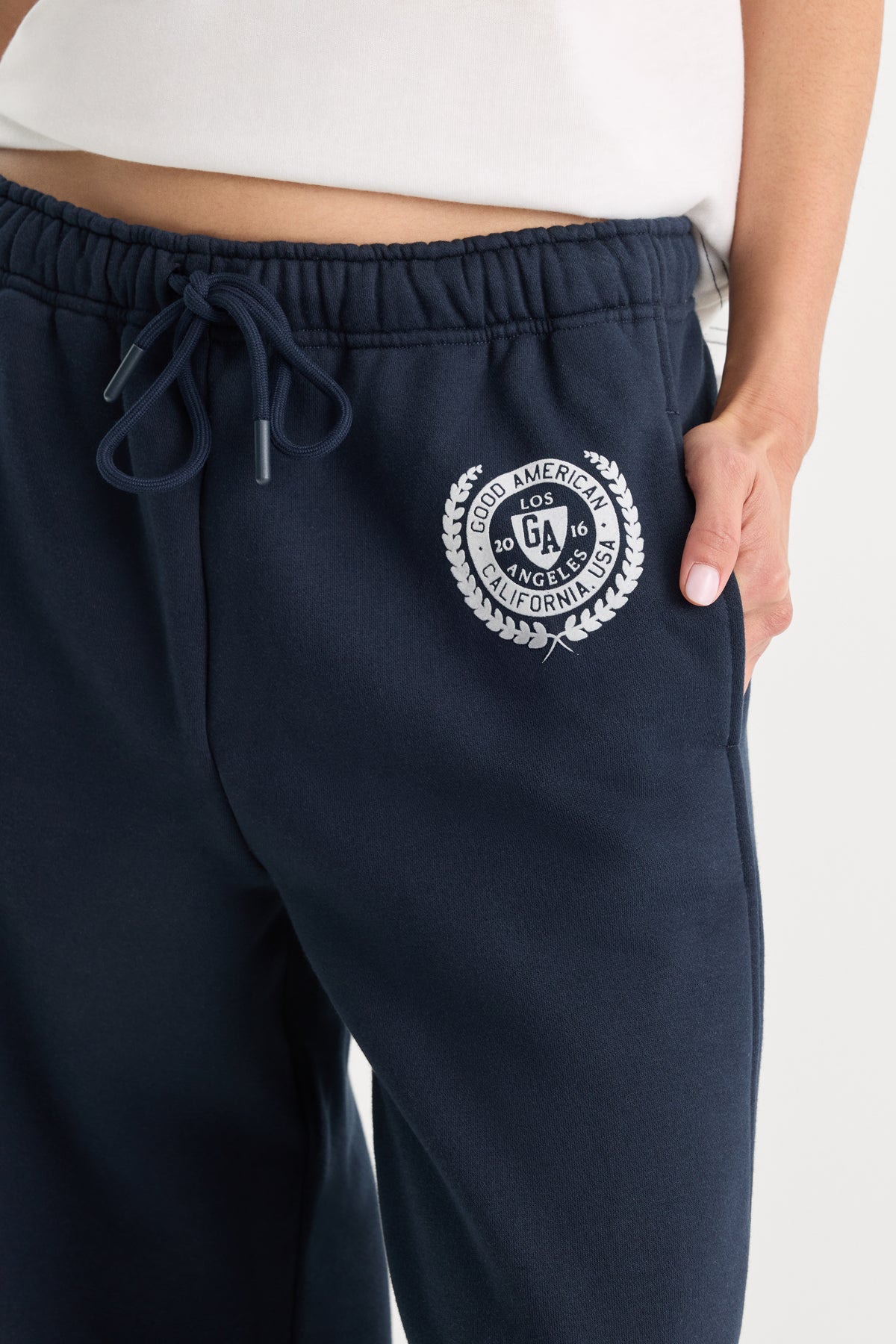 THE BRUSHED FLEECE SWEATPANT | NEW NAVY-3 | GOOD AMERICAN | MODEL