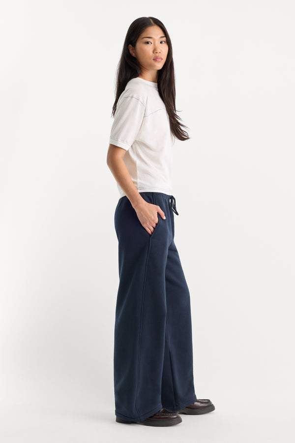 THE BRUSHED FLEECE SWEATPANT | NEW NAVY-5 | GOOD AMERICAN | MODEL