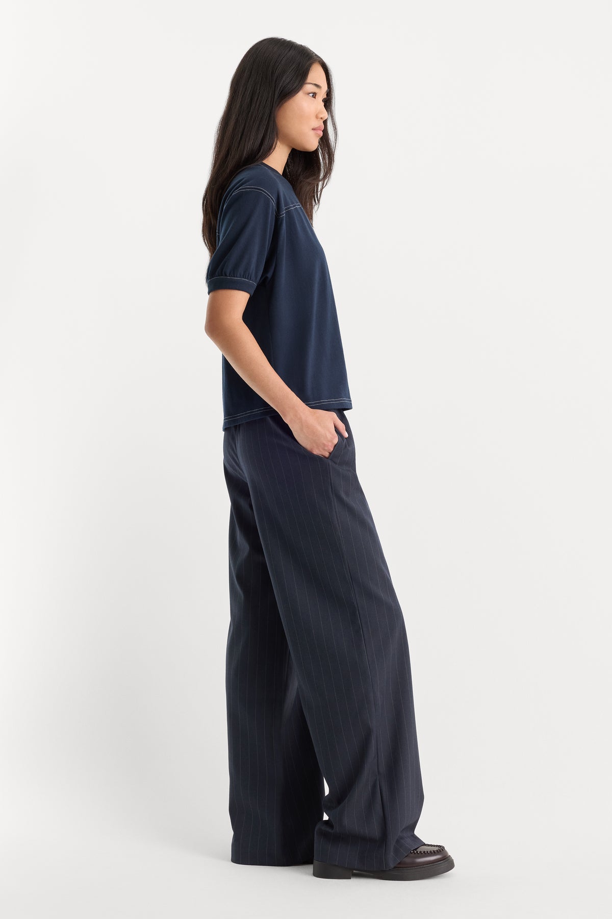 THE PINSTRIPE PULL ON TROUSER | NAVY PINSTRIPE-4 | GOOD AMERICAN | MODEL