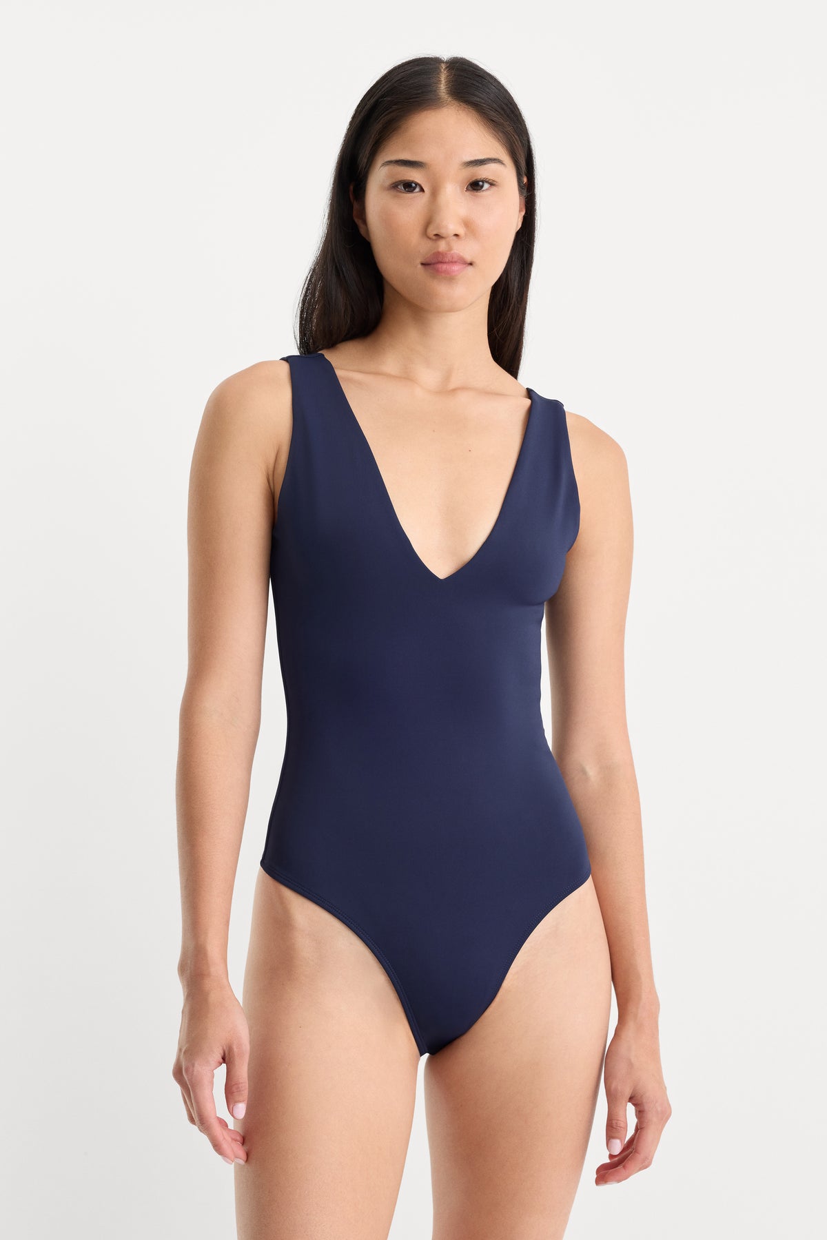 THE SCULPTING DEEP V BODYSUIT | HORIZON INK-2 | GOOD AMERICAN | MODEL_A