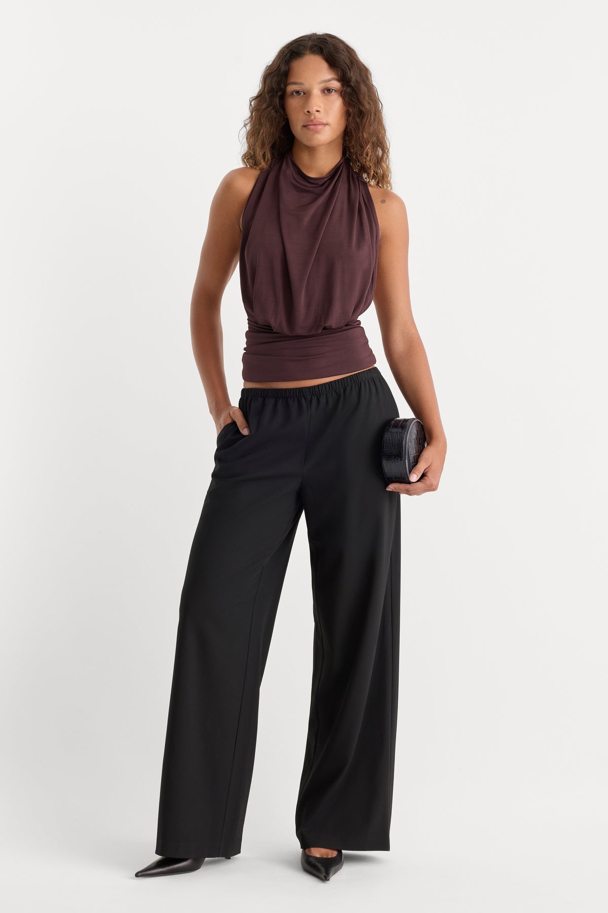 THE BACKLESS TOP | DEEP CHOCOLATE-4 | GOOD AMERICAN | MODEL_A