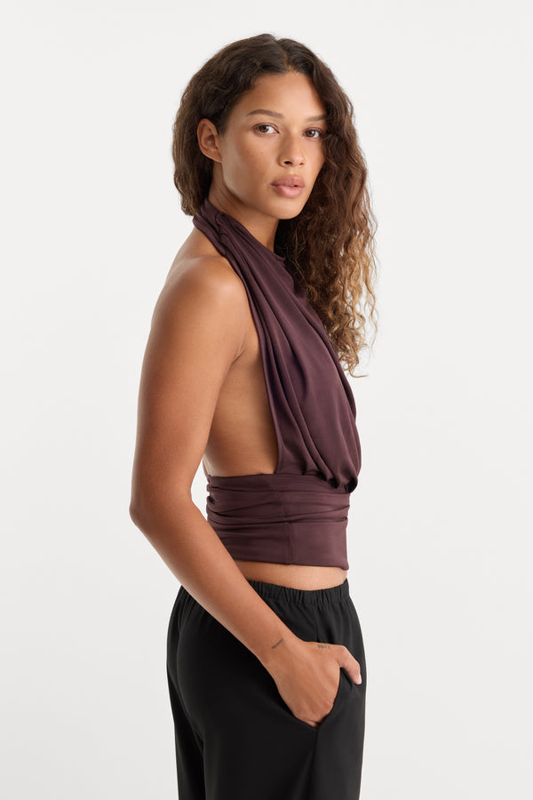 THE BACKLESS TOP | DEEP CHOCOLATE-3 | GOOD AMERICAN | MODEL_A