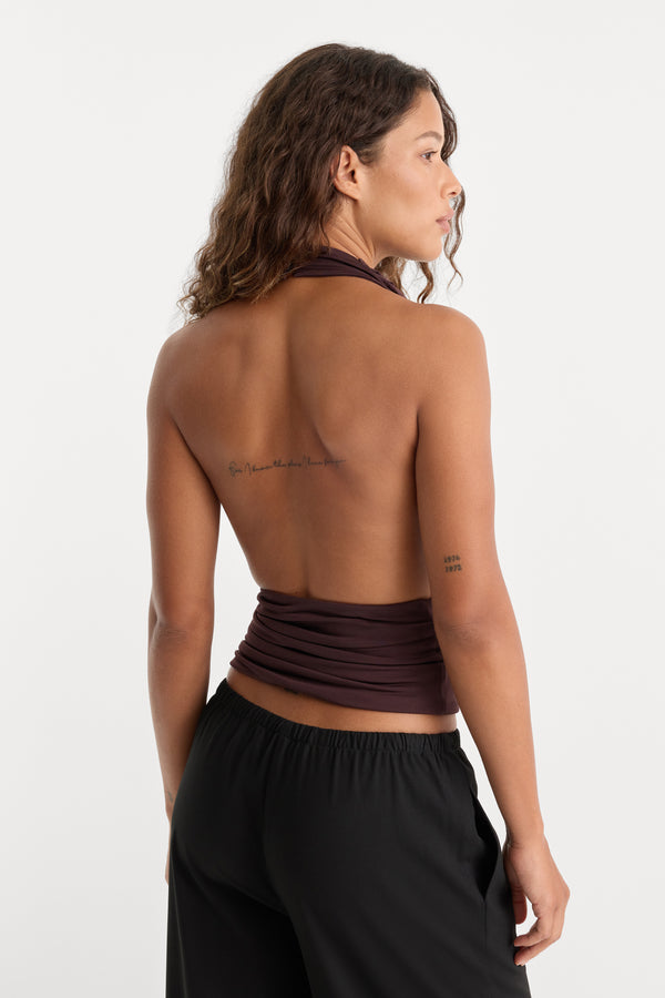 THE BACKLESS TOP | DEEP CHOCOLATE-2 | GOOD AMERICAN | MODEL_A