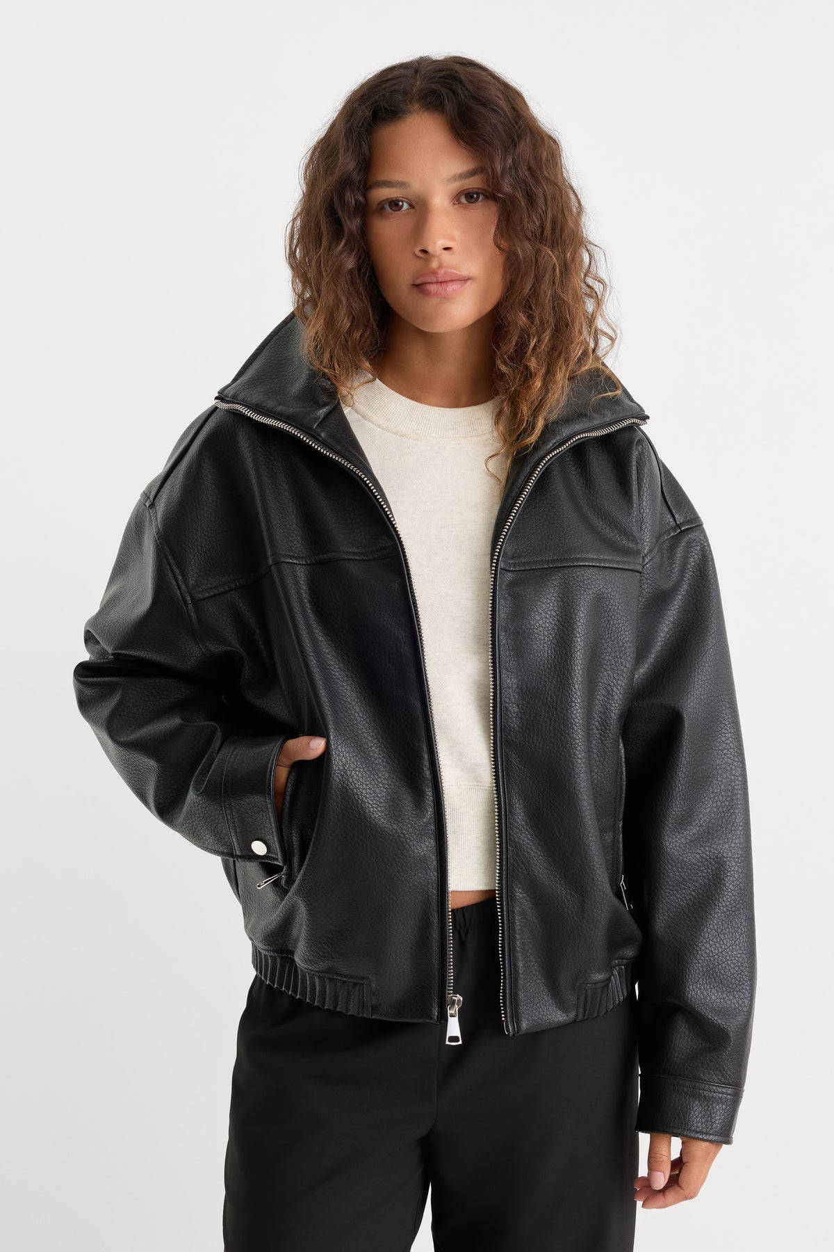 THE BETTER THAN LEATHER FUNNEL JACKET | BLACK001-1 | GOOD AMERICAN | MODEL